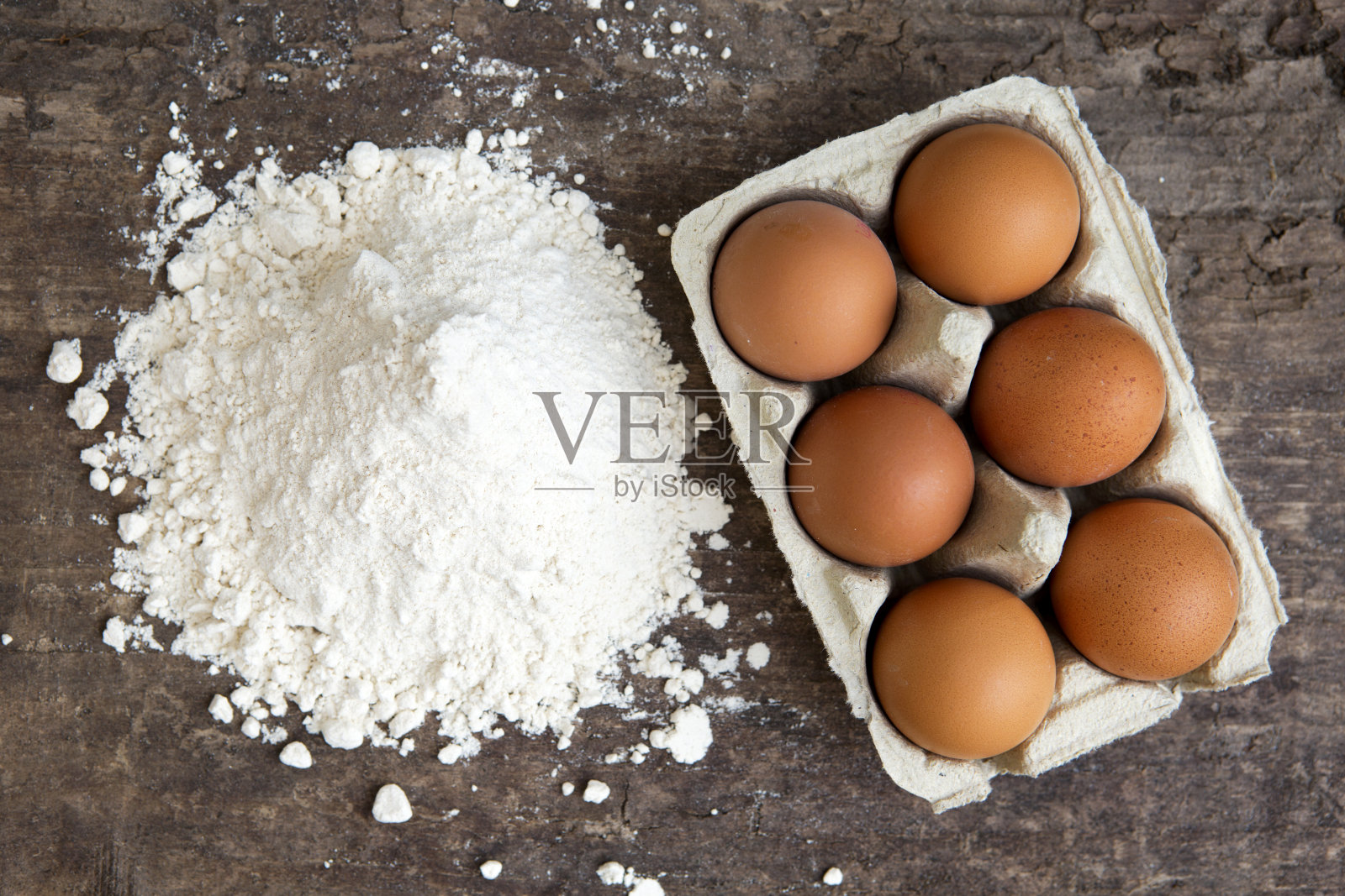 棕色鸡蛋和面粉照片摄影图片