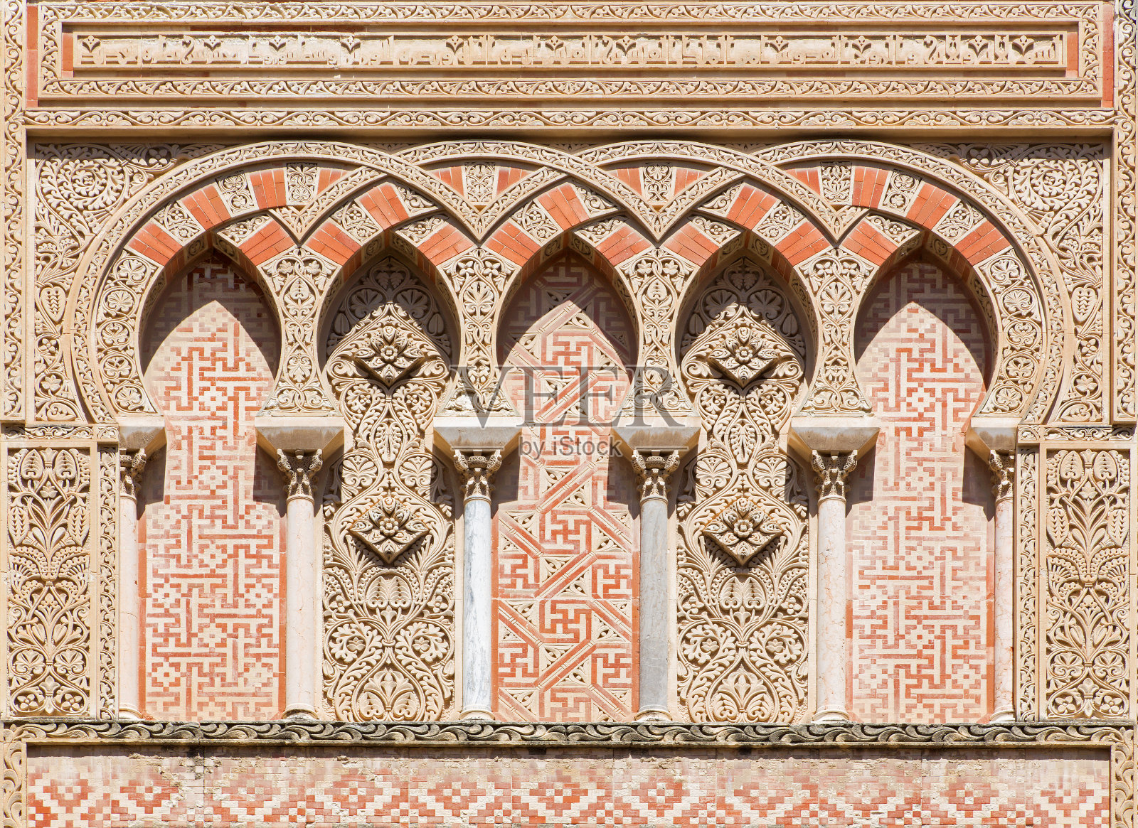 科尔多瓦-大教堂的门。照片摄影图片