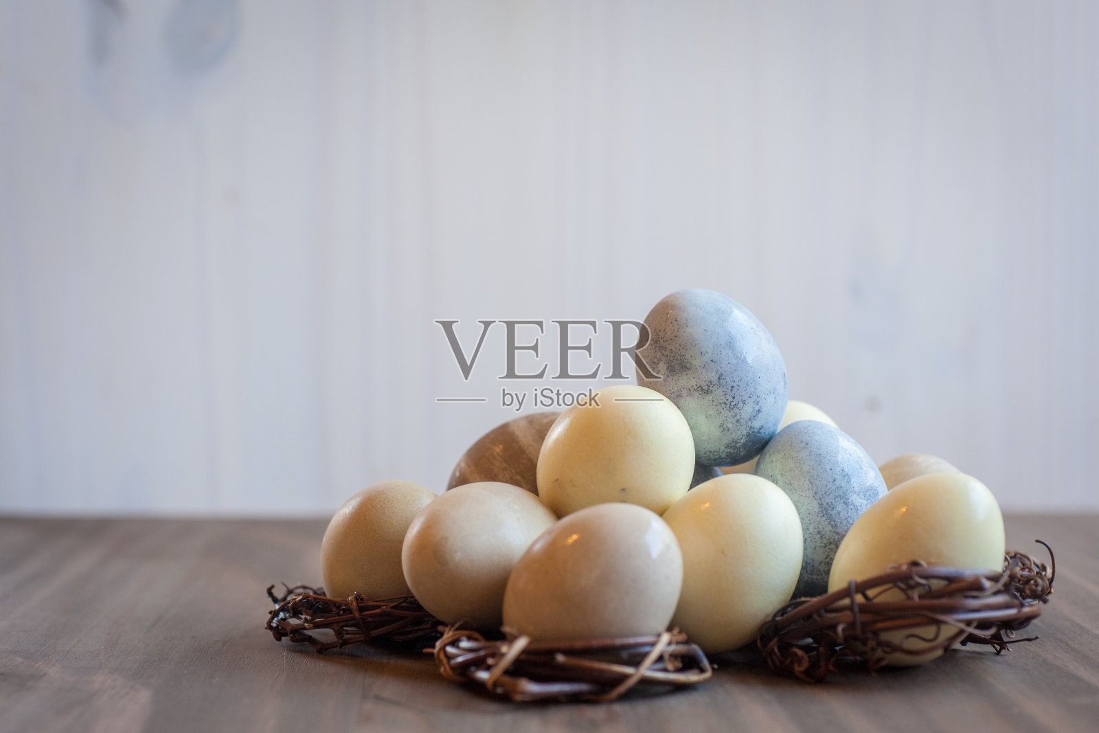 天然染色复活节彩蛋照片摄影图片