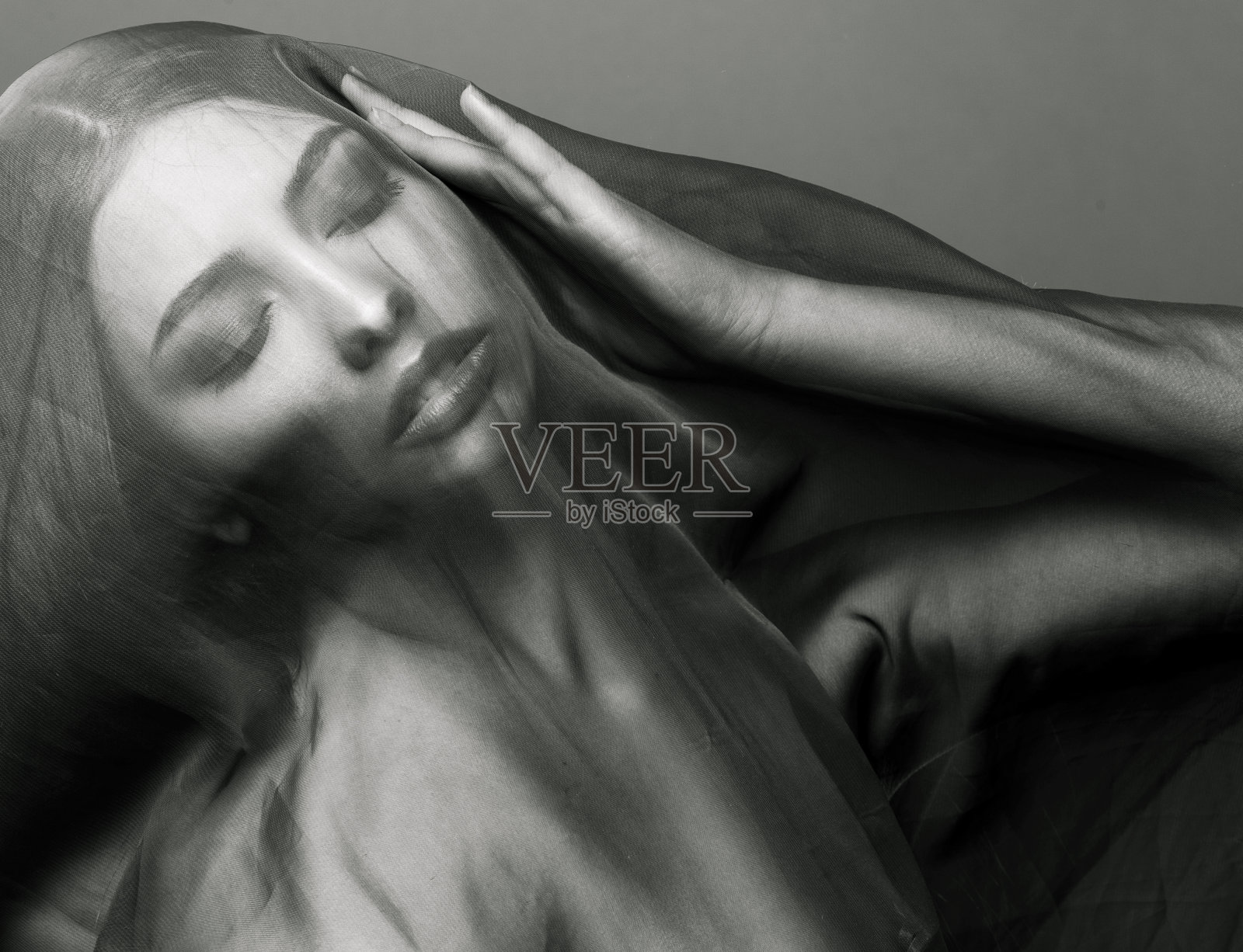 面纱下的年轻伊斯兰女子照片摄影图片