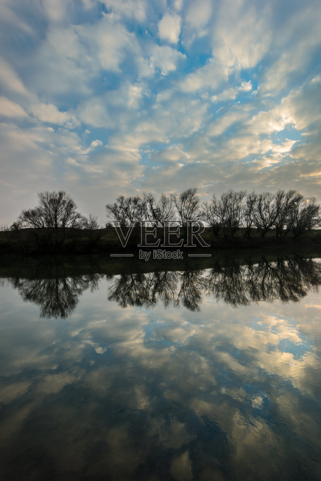 美丽的日落反射照片摄影图片