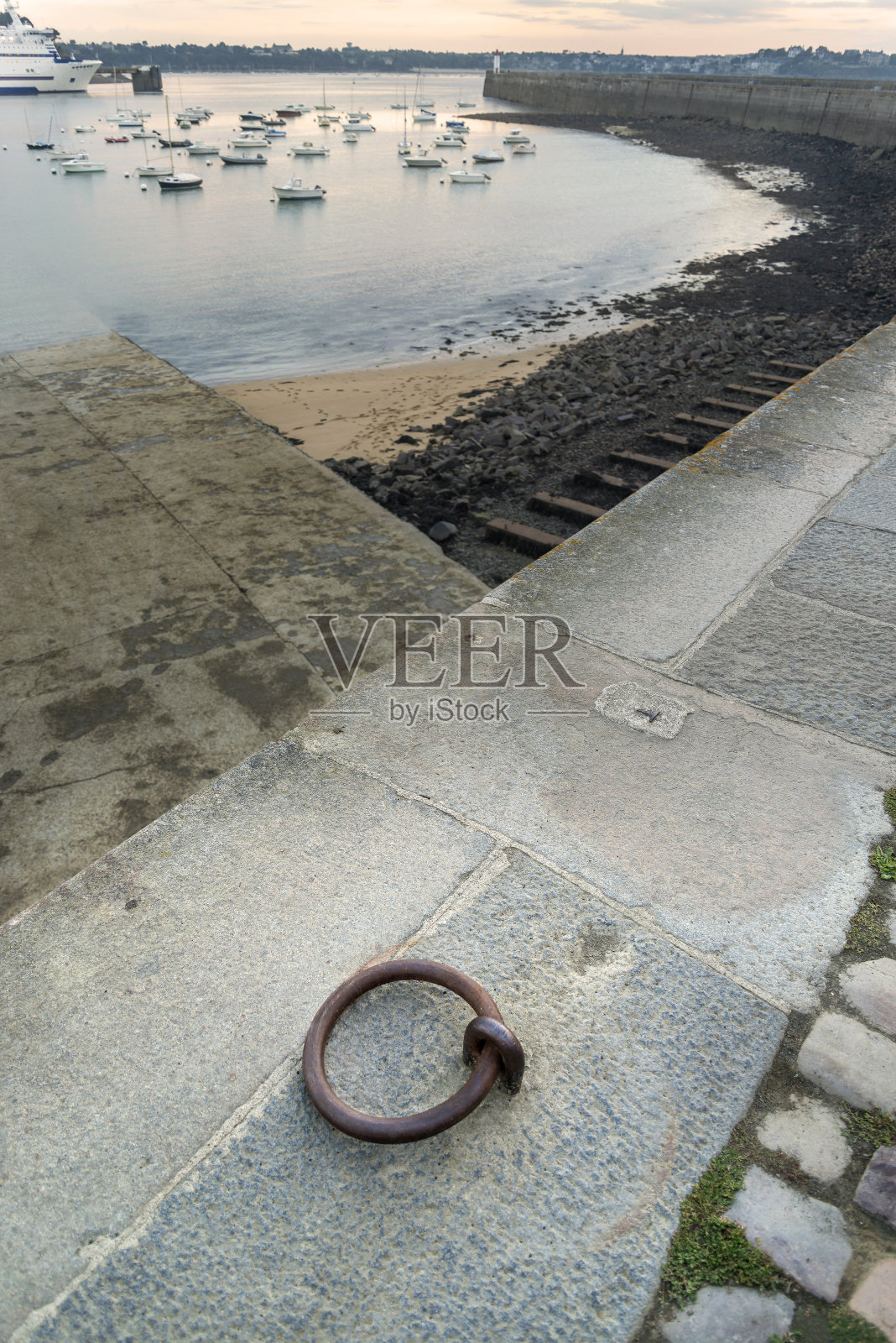 系泊港环照片摄影图片