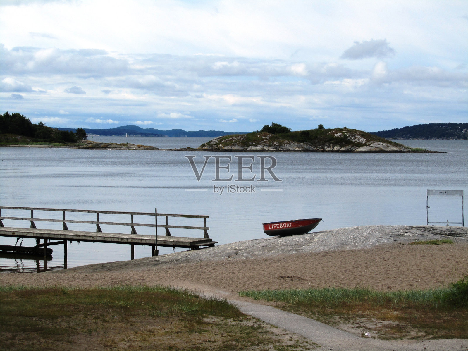 瑞典夏日别墅在一个湖在夏天照片摄影图片