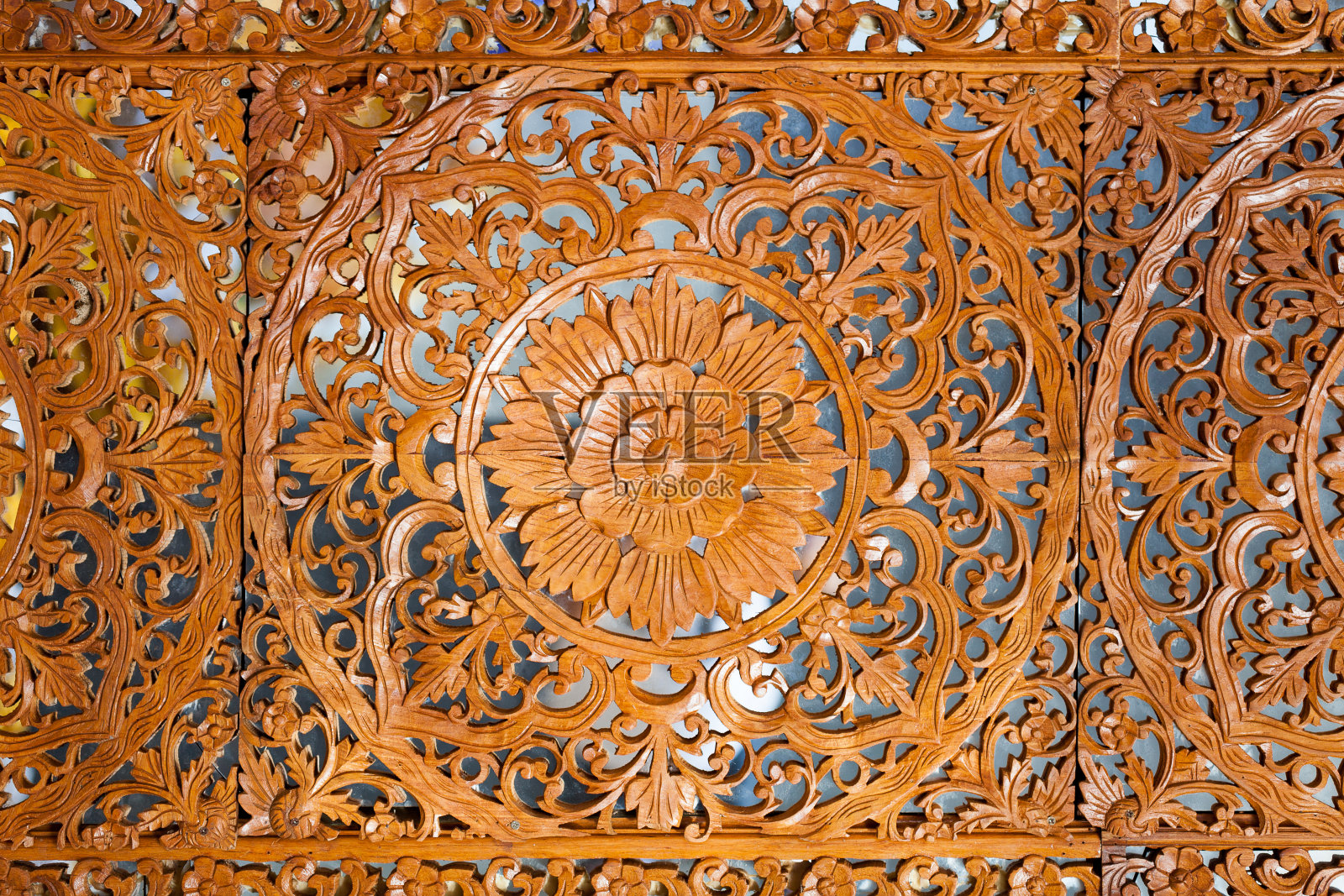 泰式木雕艺术在寺庙照片摄影图片