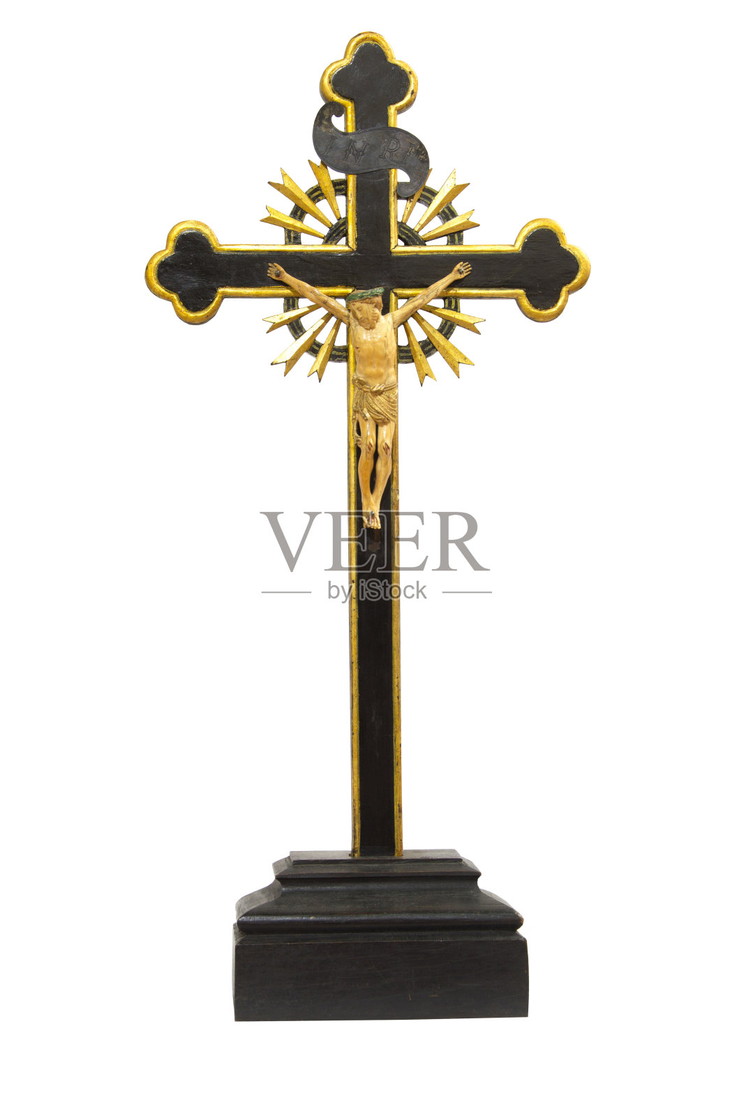 白色背景上的古董木十字架照片摄影图片