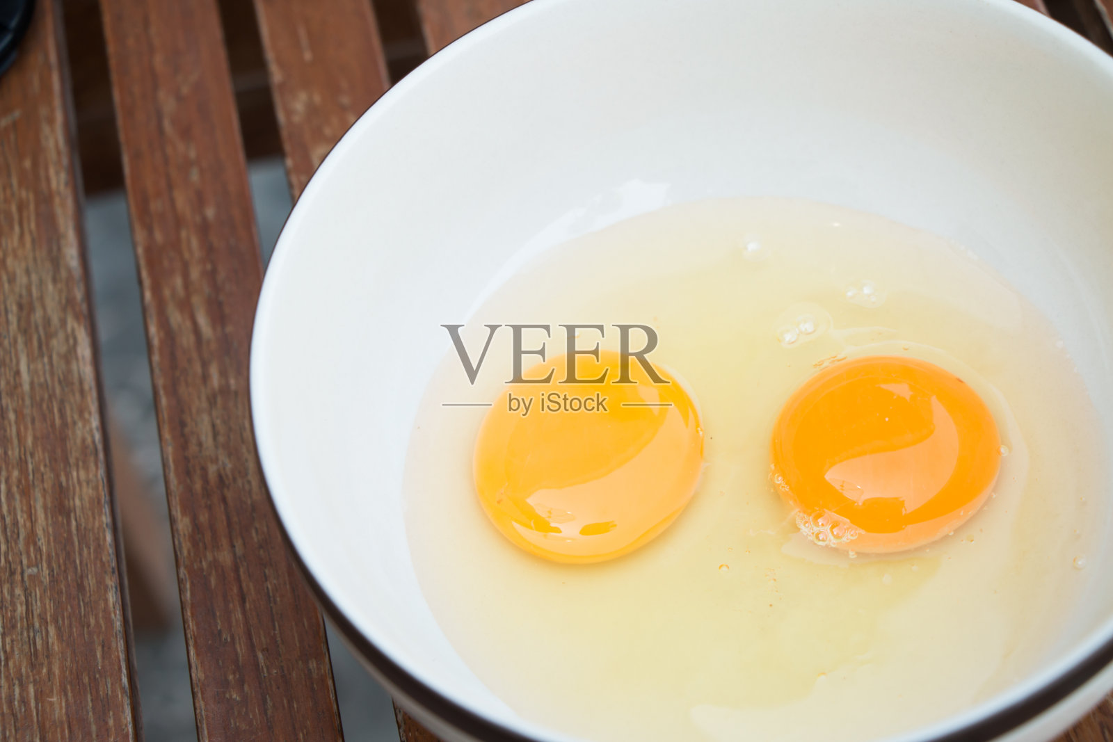 生鸡蛋蛋黄照片摄影图片