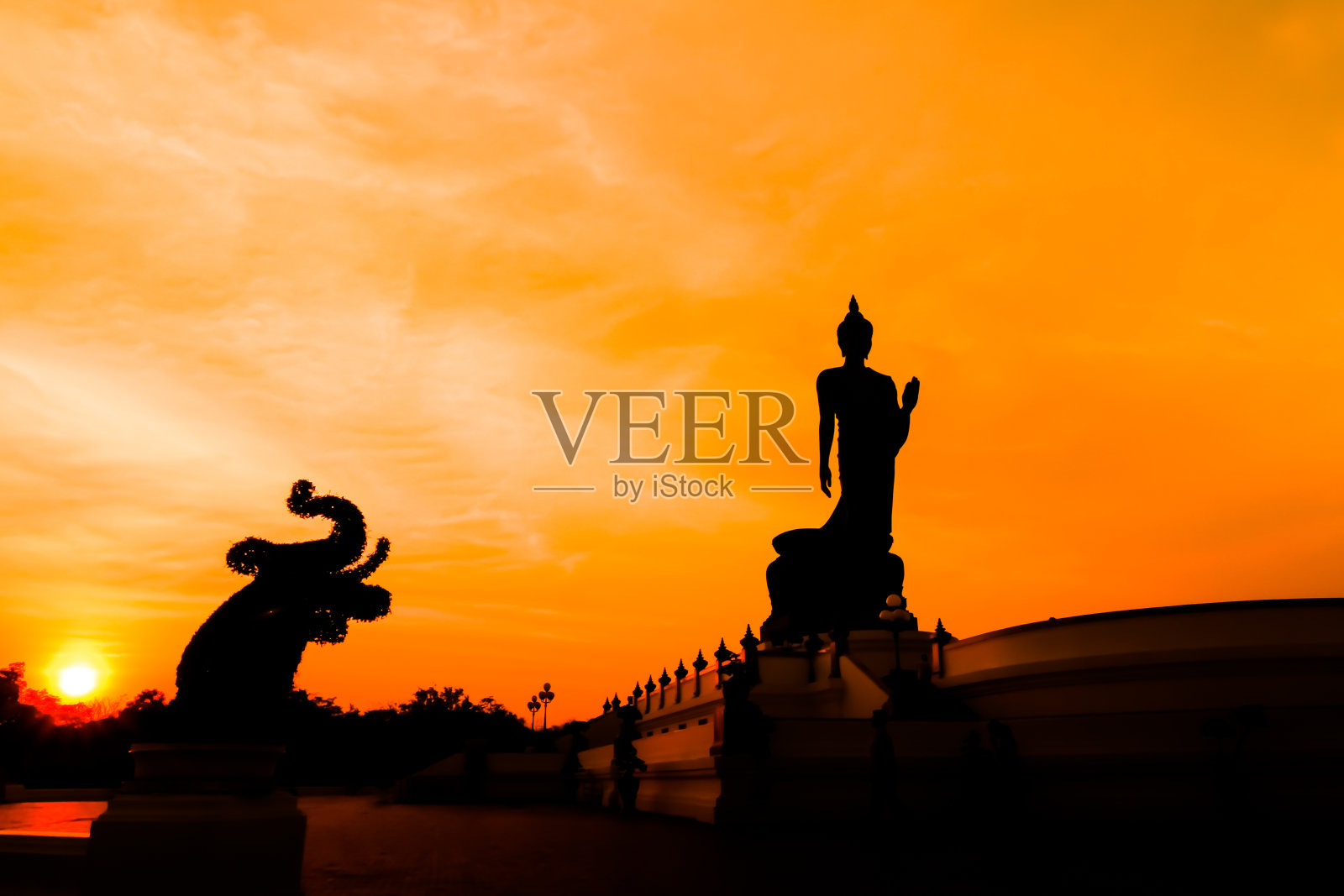 日落和佛。照片摄影图片