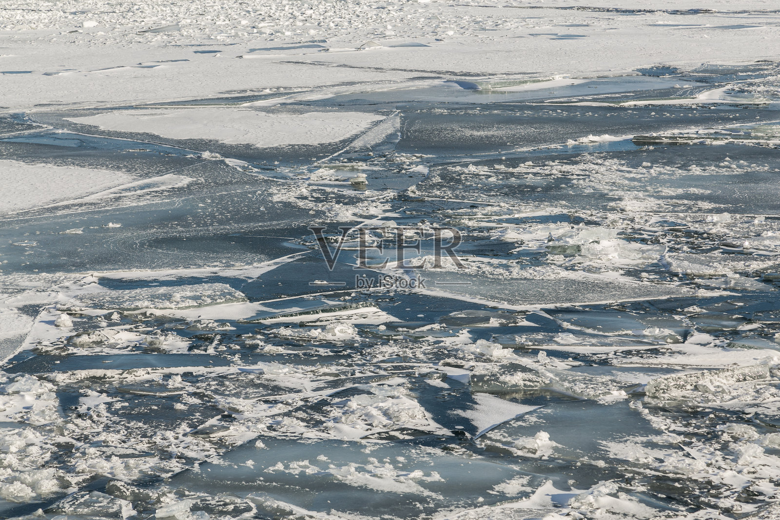 安大略湖上冰冻的冰雪照片摄影图片