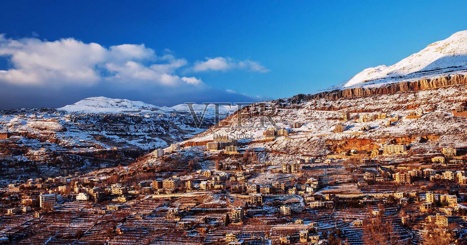 冬季山区小镇风光照片摄影图片