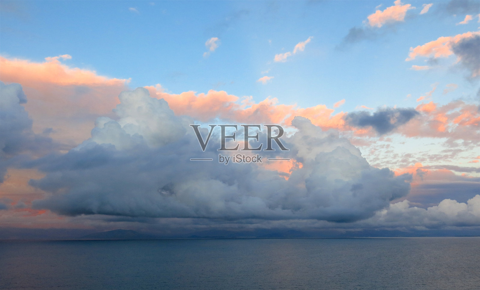 日落，海面上的日出照片摄影图片