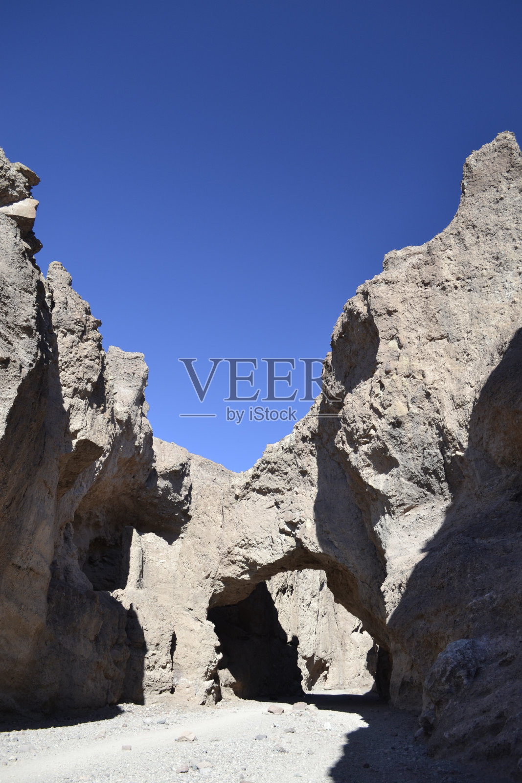 通往自然拱门的山路照片摄影图片