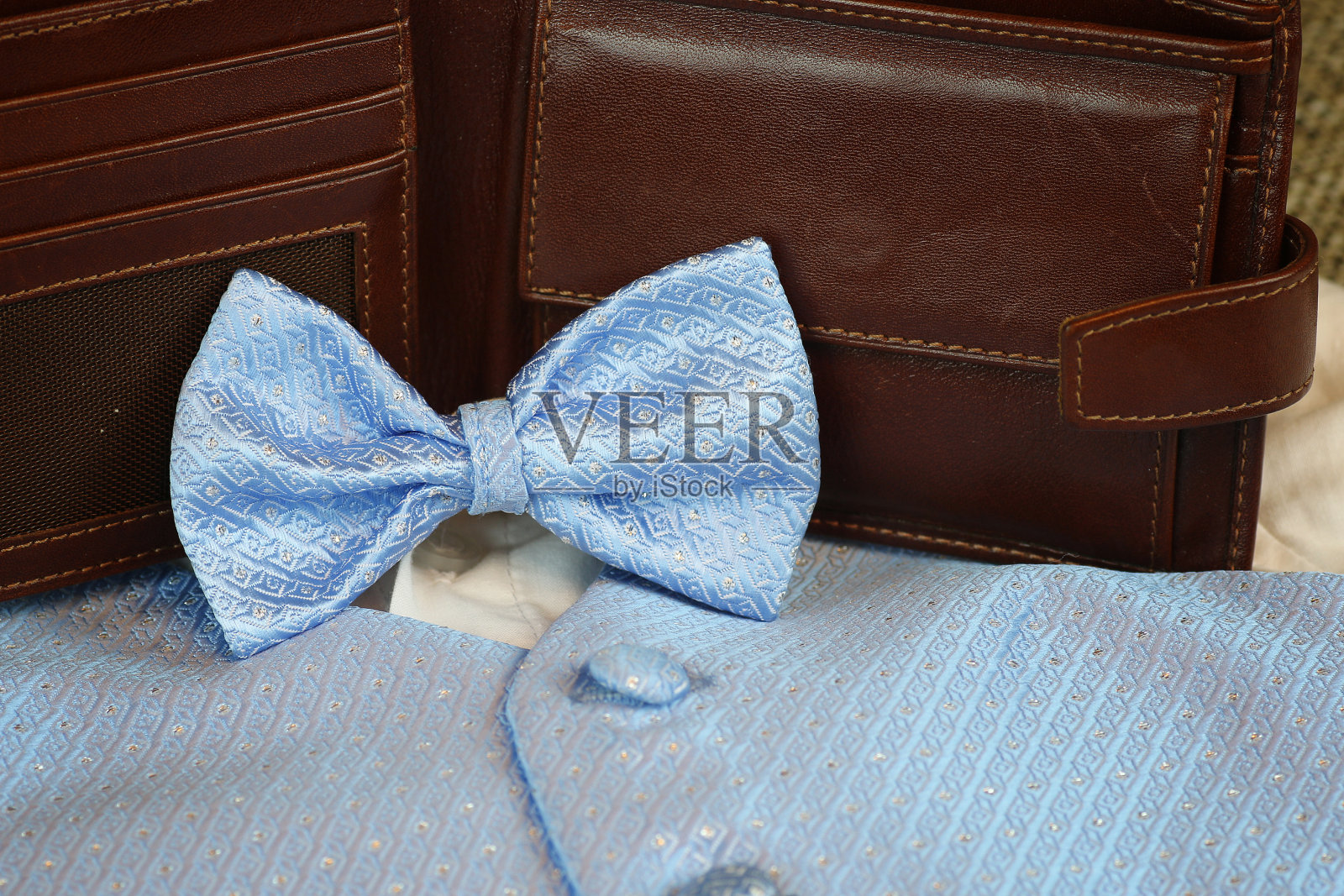 蝴蝶给了服装和配饰照片摄影图片