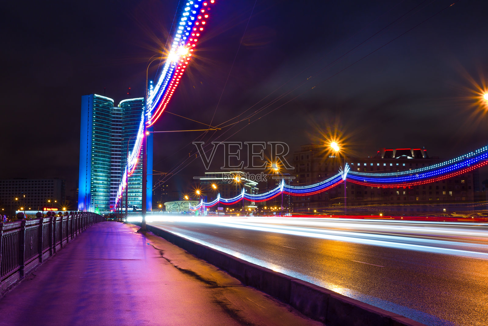 莫斯科城市夜景。Novoarbatskiy桥。照片摄影图片