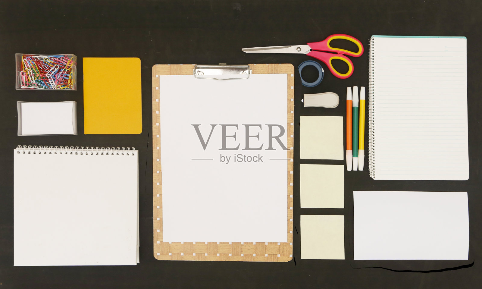 平躺办公桌照片照片摄影图片