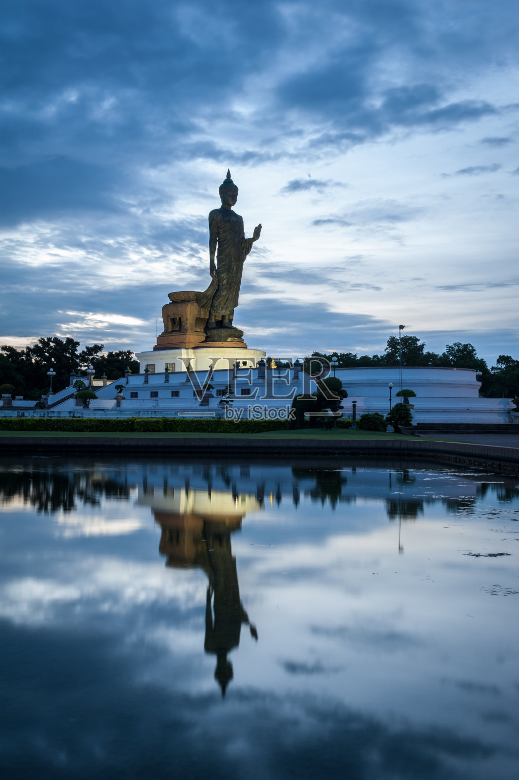 佛月行走佛像(普陀萨蒙顿)照片摄影图片