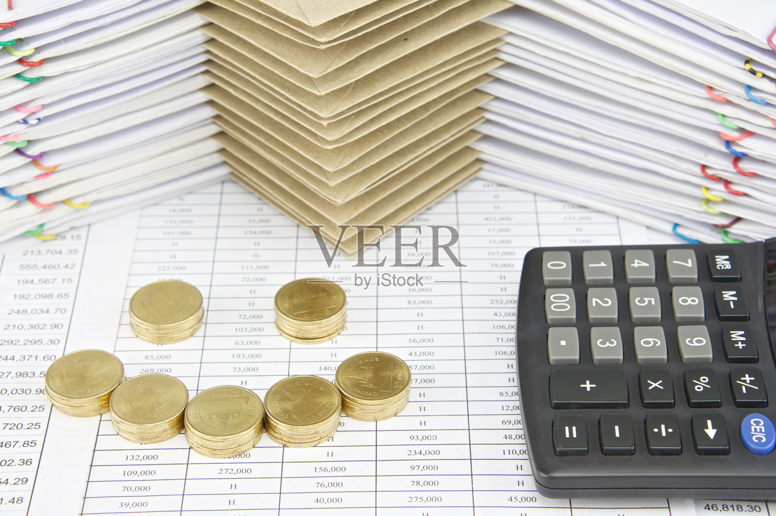 一堆金币像微笑的计算器照片摄影图片