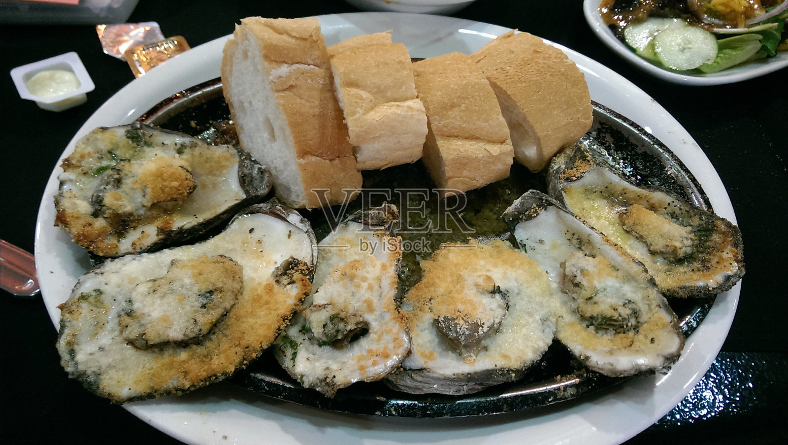 炭烧生蚝照片摄影图片