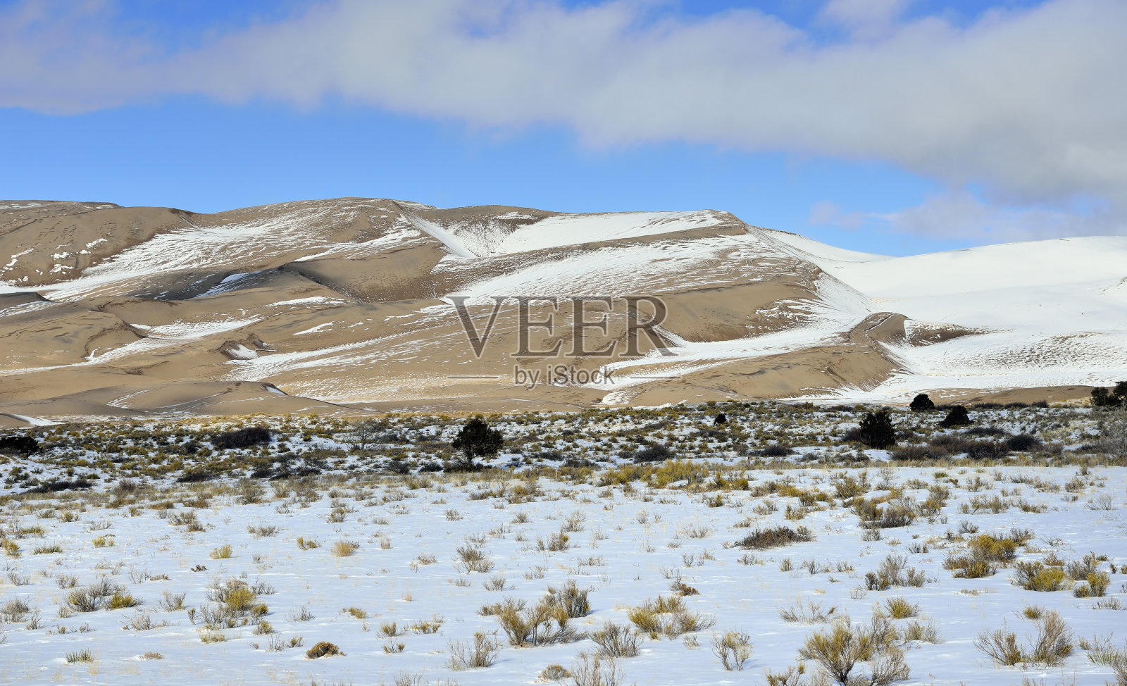 大沙丘国家公园，科罗拉多州的冬天照片摄影图片