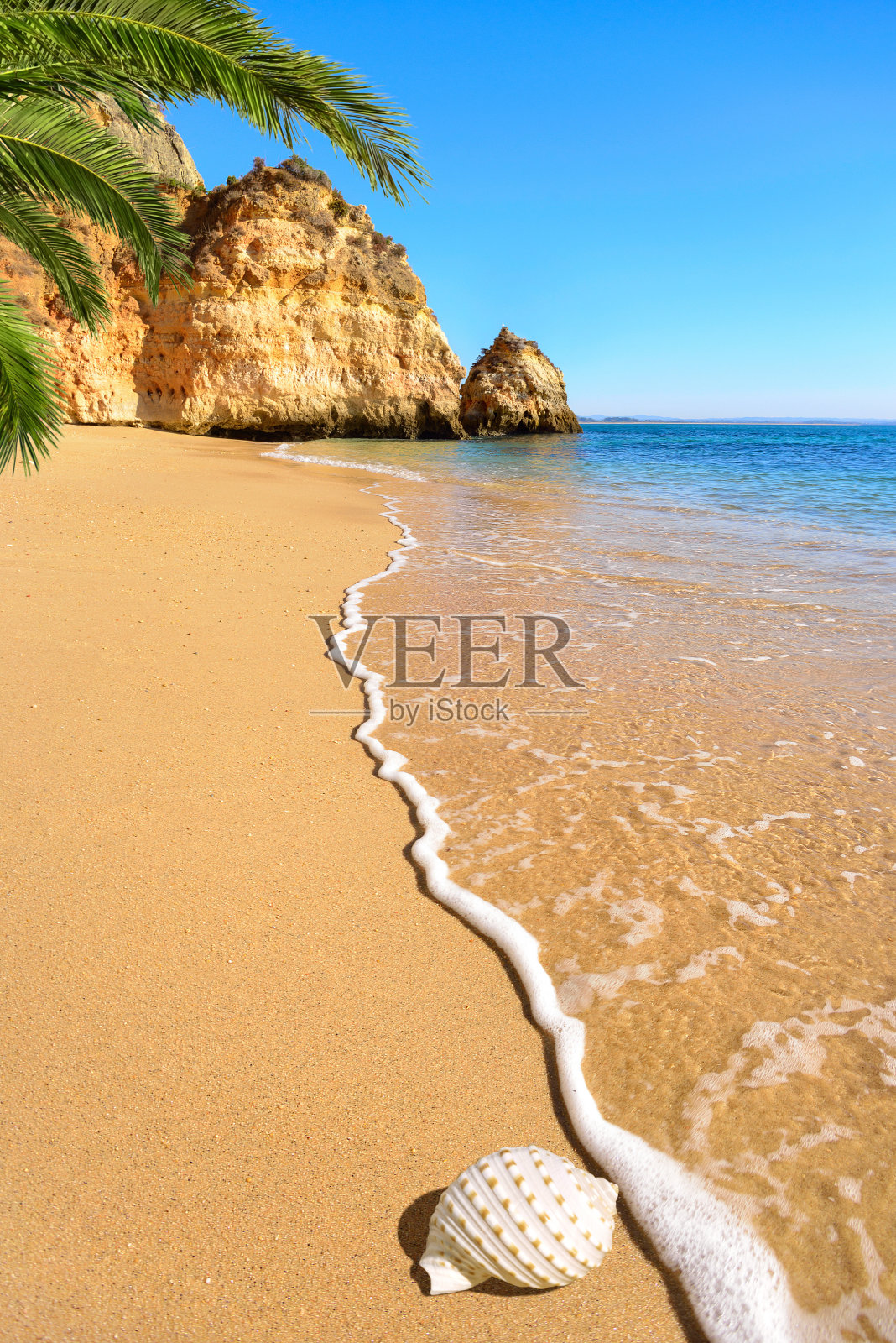 温暖阳光下的美丽海滩照片摄影图片