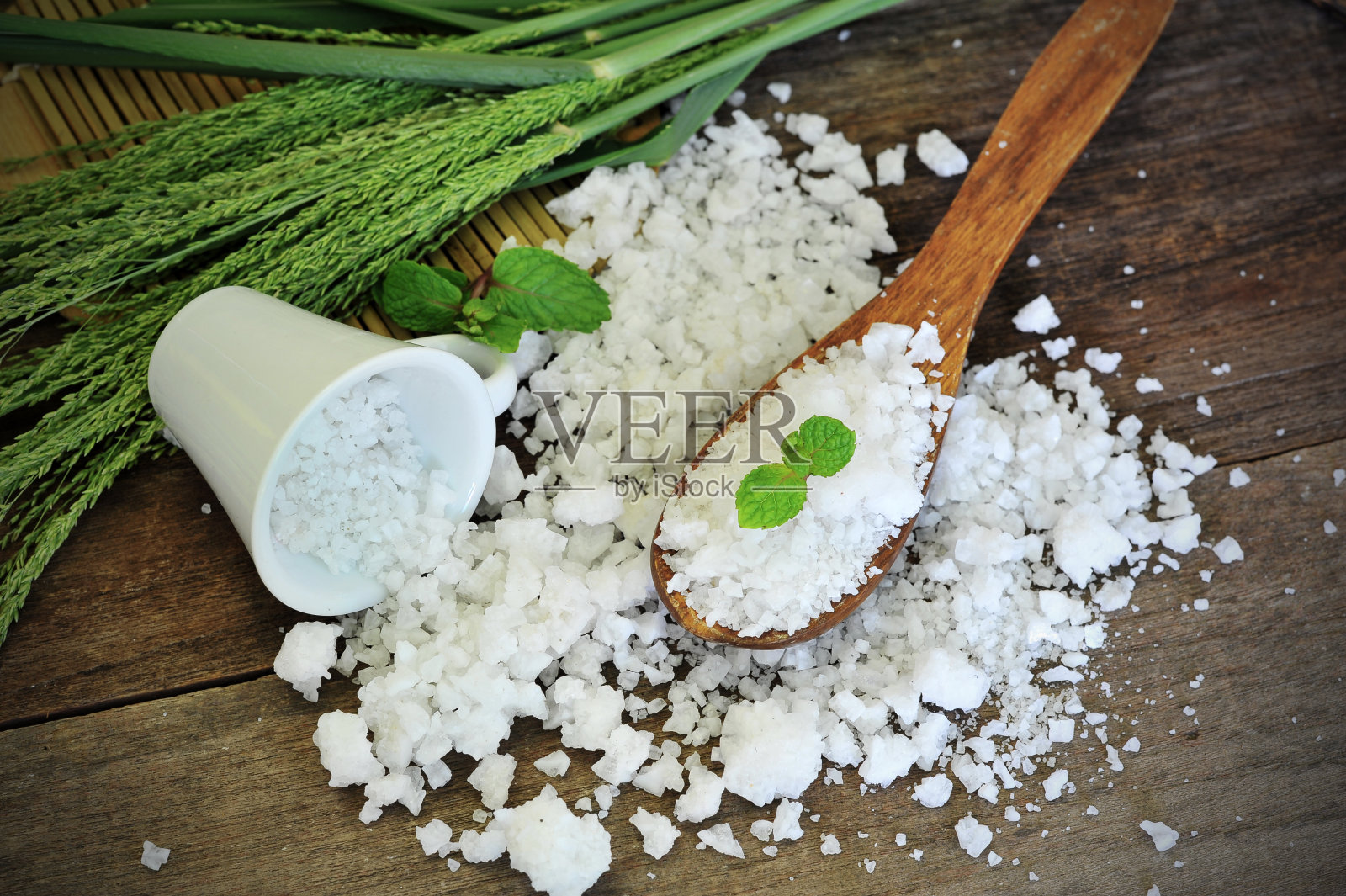 海盐。照片摄影图片