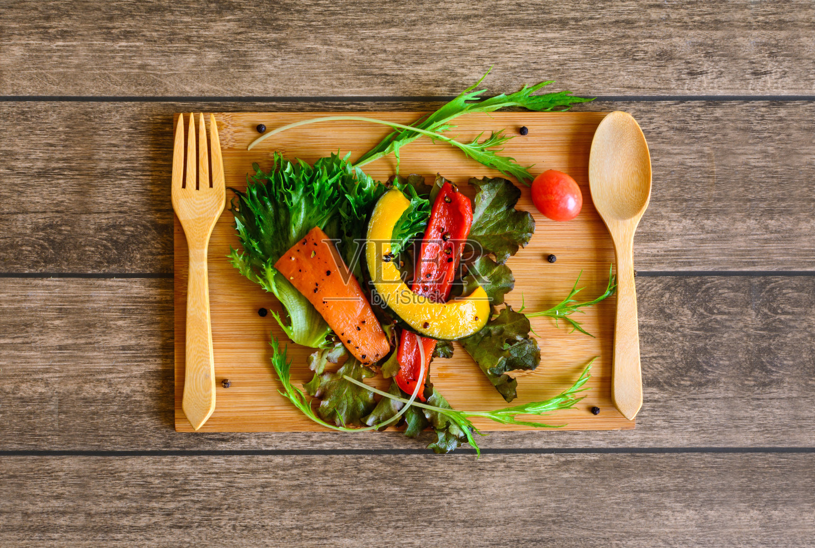 新鲜蔬菜沙拉的配料照片摄影图片