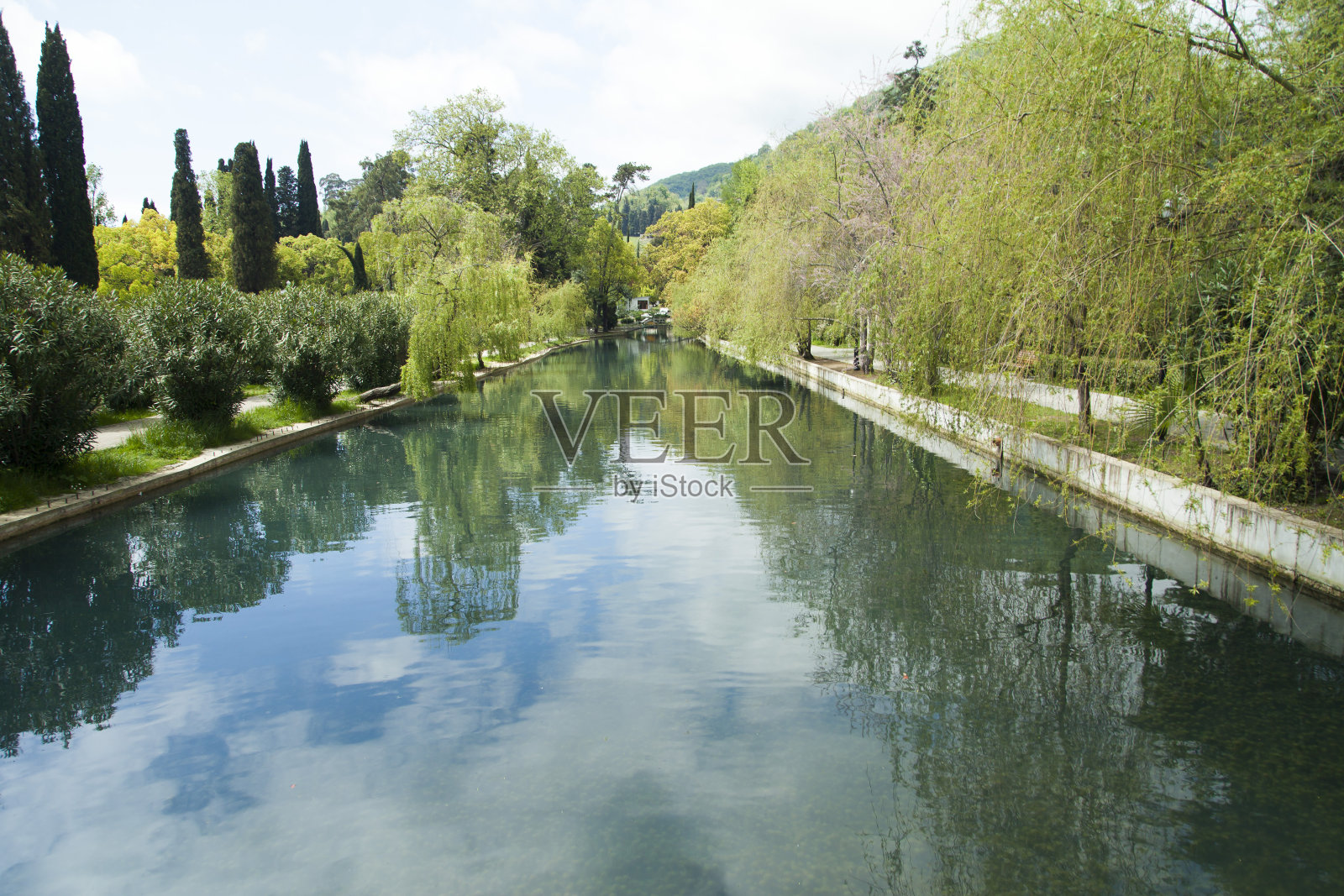 城市的池塘照片摄影图片
