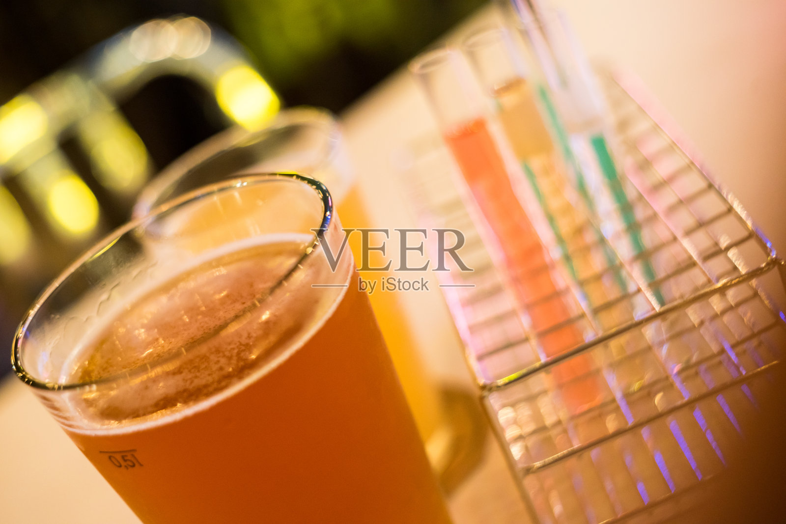 啤酒鸡尾酒加水果糖浆照片摄影图片