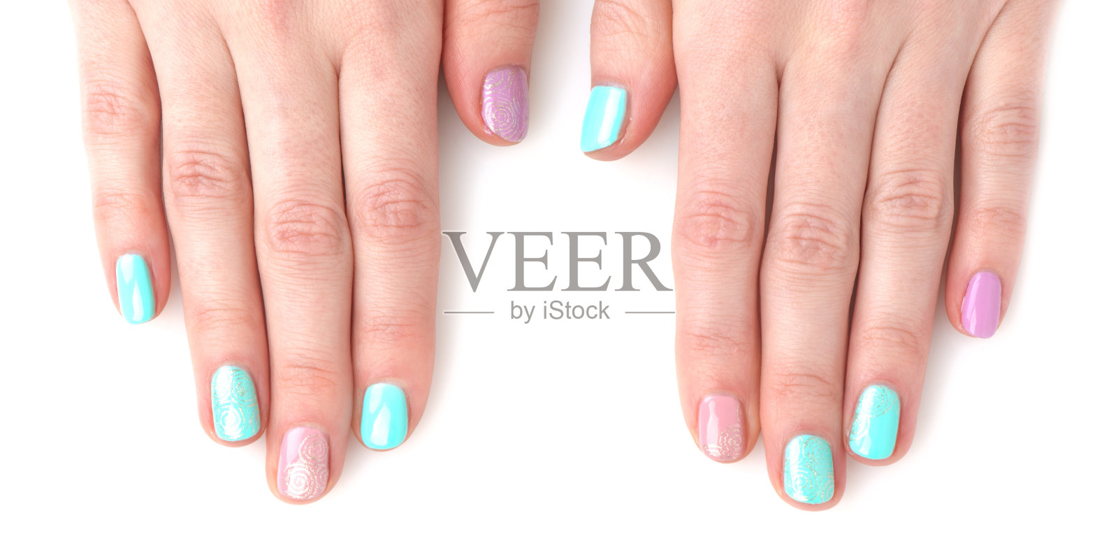 女人的手和明亮的指甲照片摄影图片