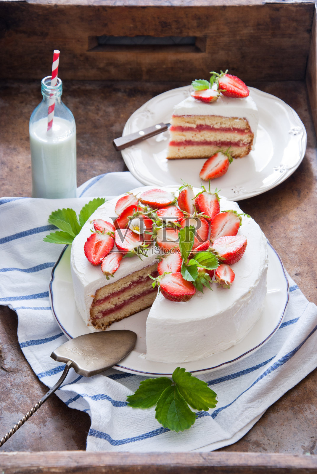 草莓蛋糕照片摄影图片