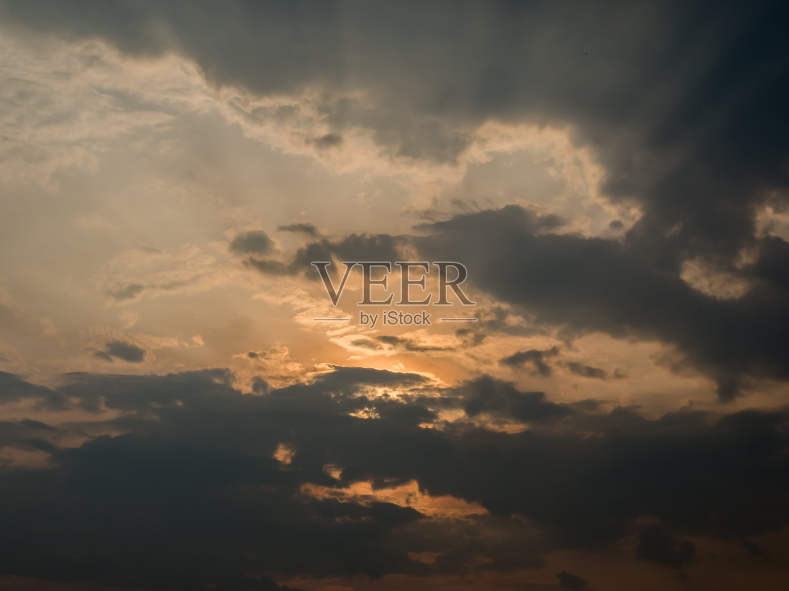 美丽的多云日落天空背景照片摄影图片