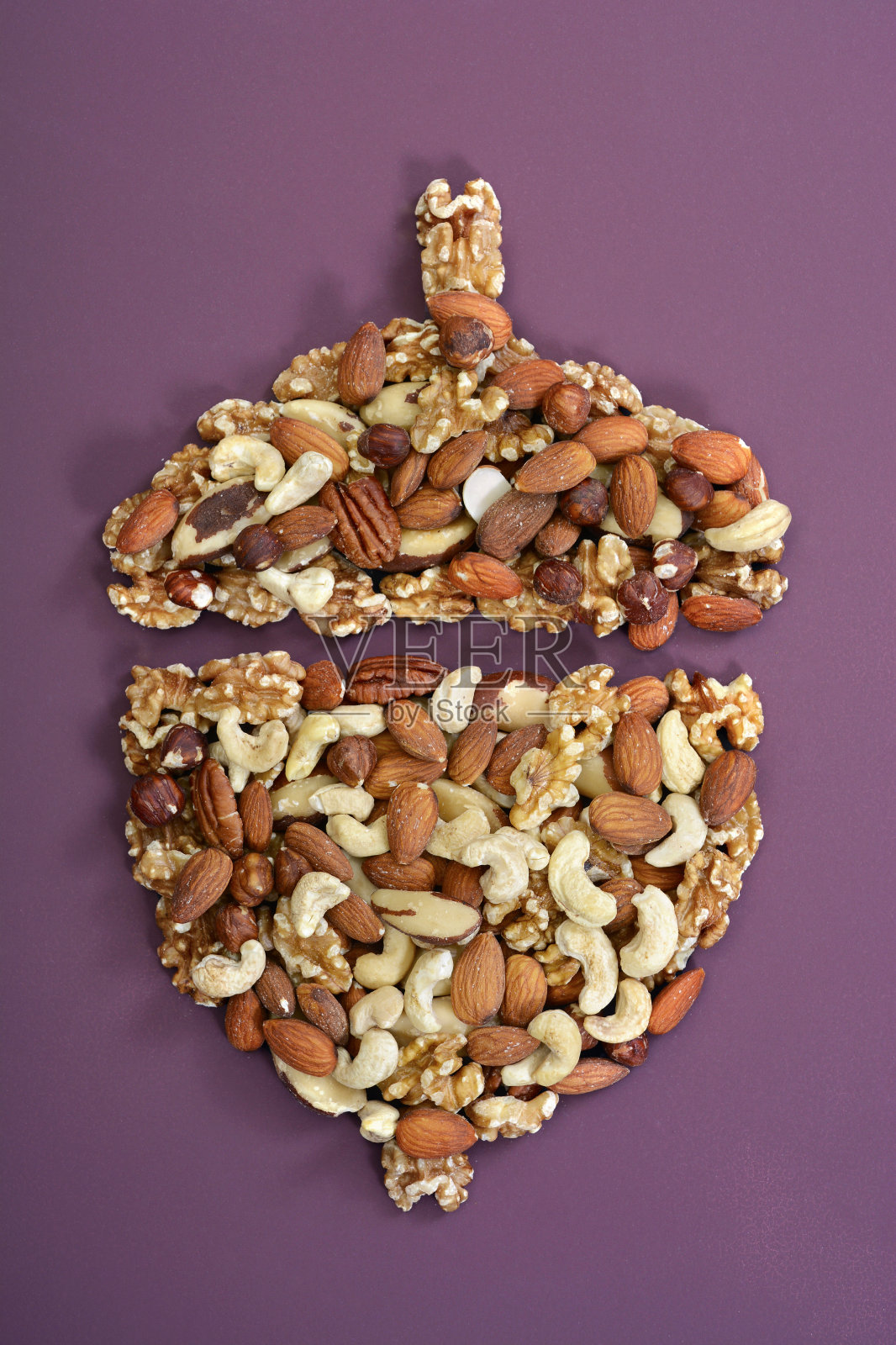 橡子形状的坚果概念。照片摄影图片