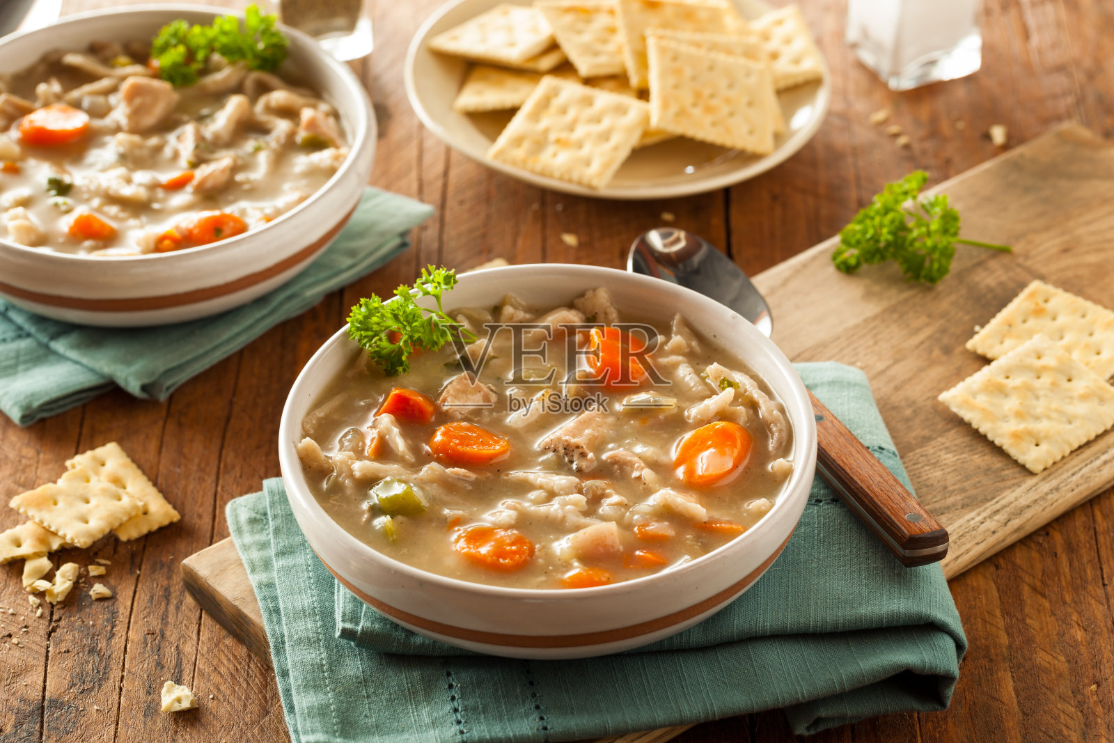 自制鸡汤面照片摄影图片