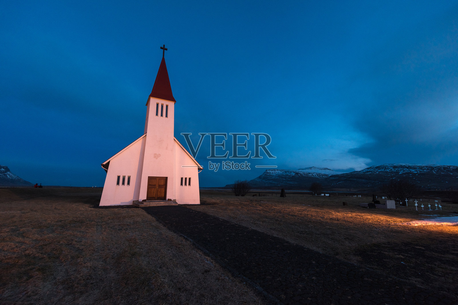 冰岛教堂在暮光场景照片摄影图片