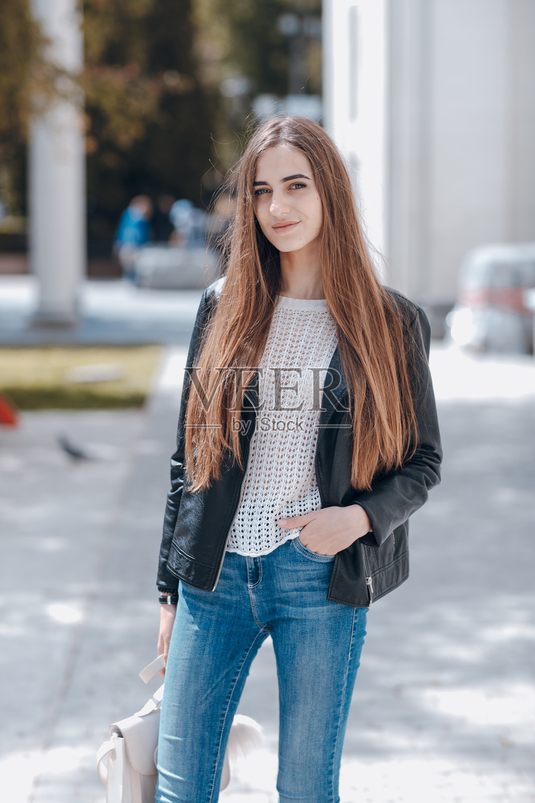 咖啡厅里的女孩照片摄影图片