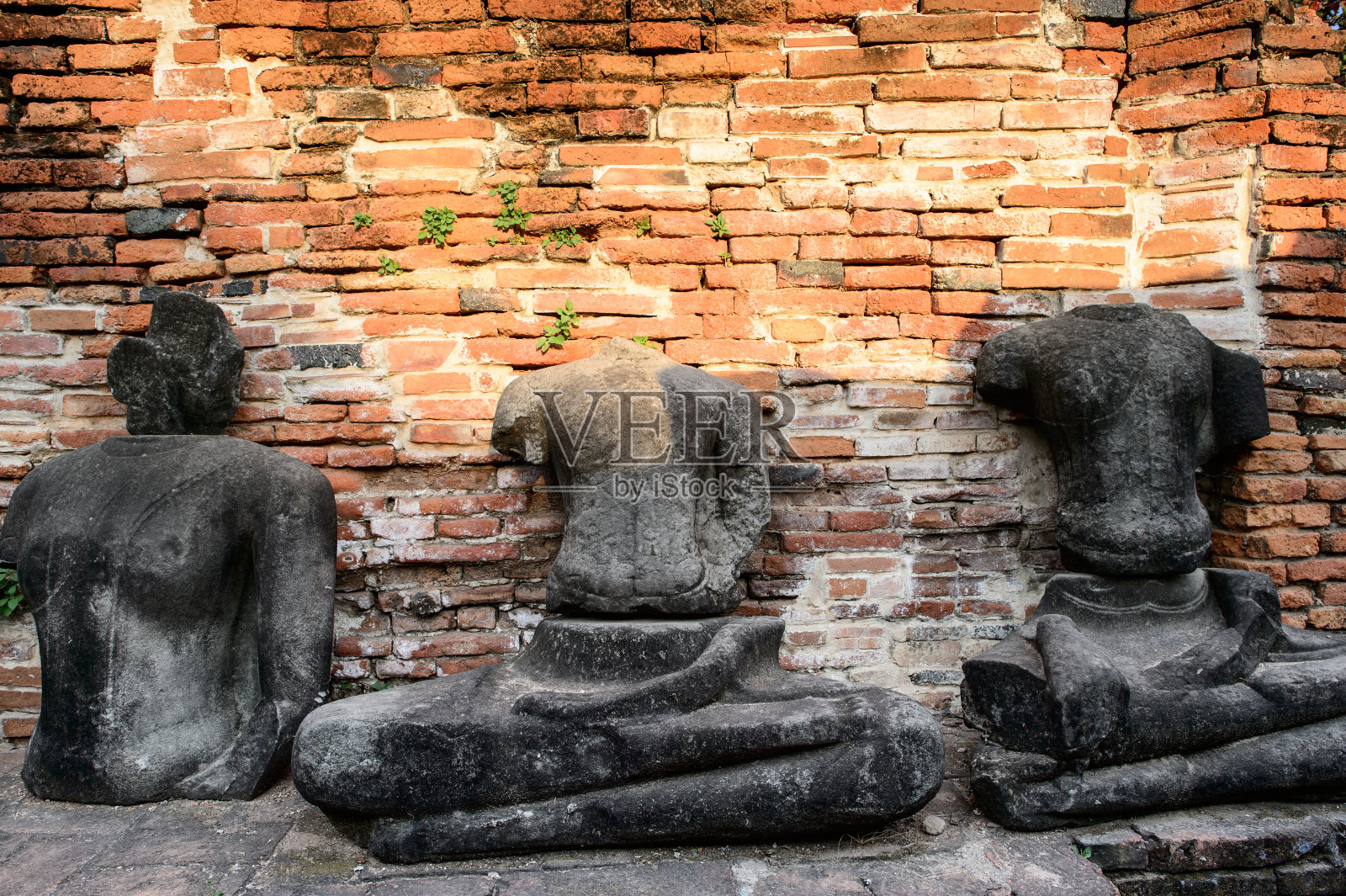 雕刻在Wat Chaiwatthanaram，一个佛教寺庙在城市照片摄影图片