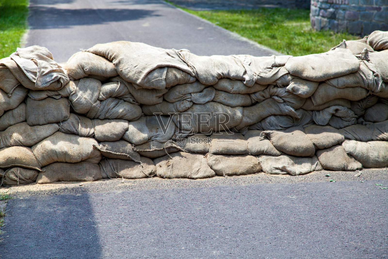 防洪沙袋墙照片摄影图片