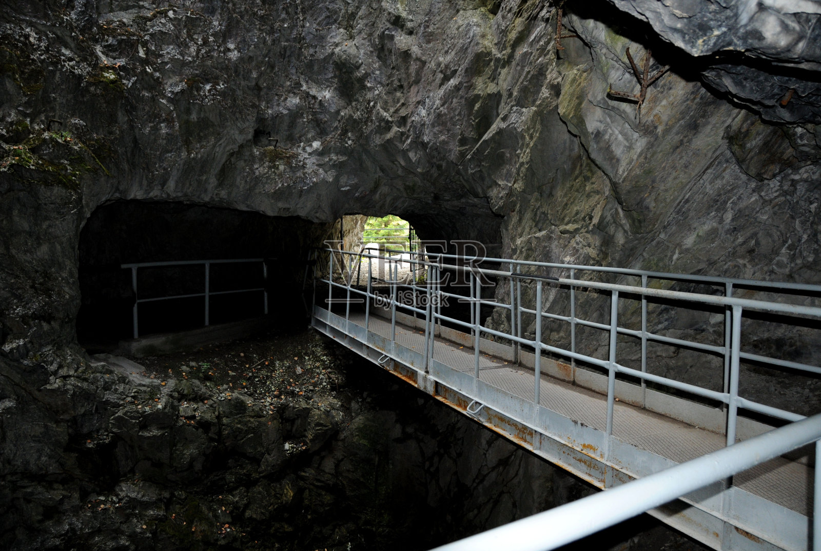 地下桥梁照片摄影图片
