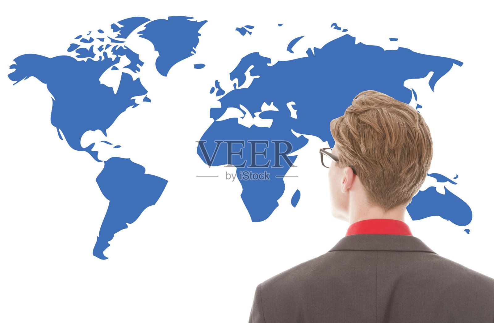 年轻的商人孤立地看着蓝色世界地图照片摄影图片