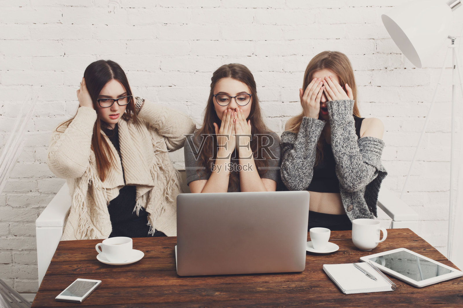 听不见，说不出恶——三猴子的情景照片摄影图片