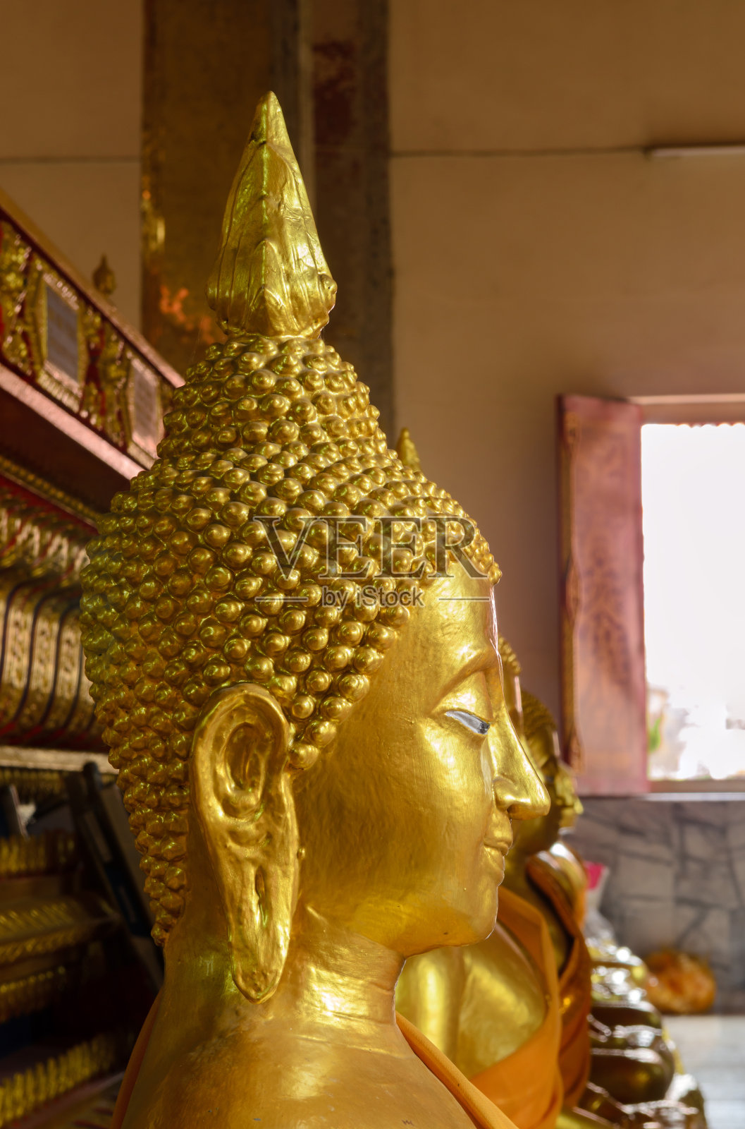 佛陀的脸靠近了。照片摄影图片