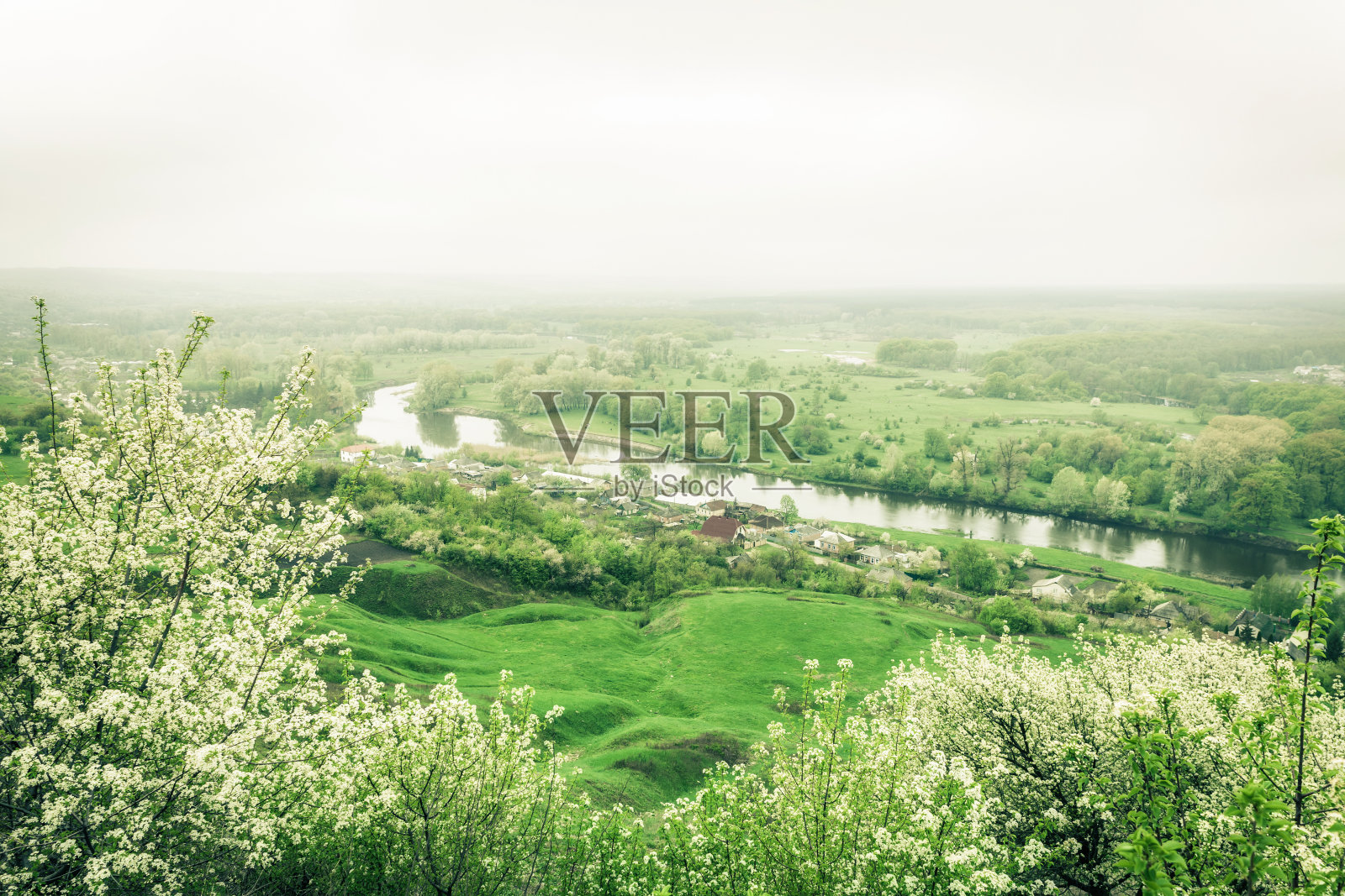 乡村及河流景观照片摄影图片