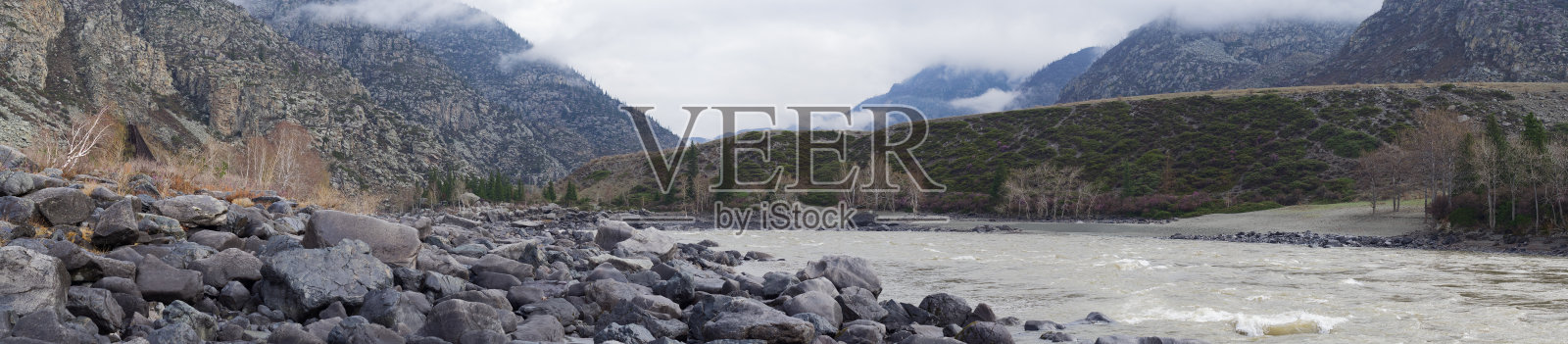 卡顿河的两岸。清晨和春天。照片摄影图片