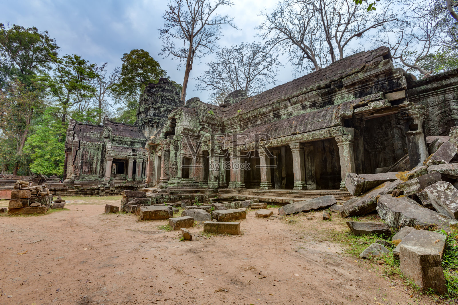 柬埔寨吴哥窟。高棉古刹塔普隆寺照片摄影图片
