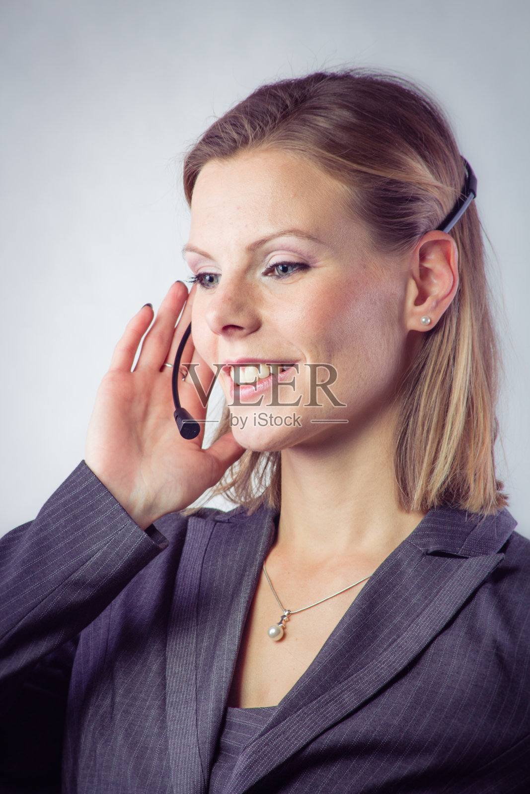 支持电话接线员在白色背景下耳机隔离照片摄影图片