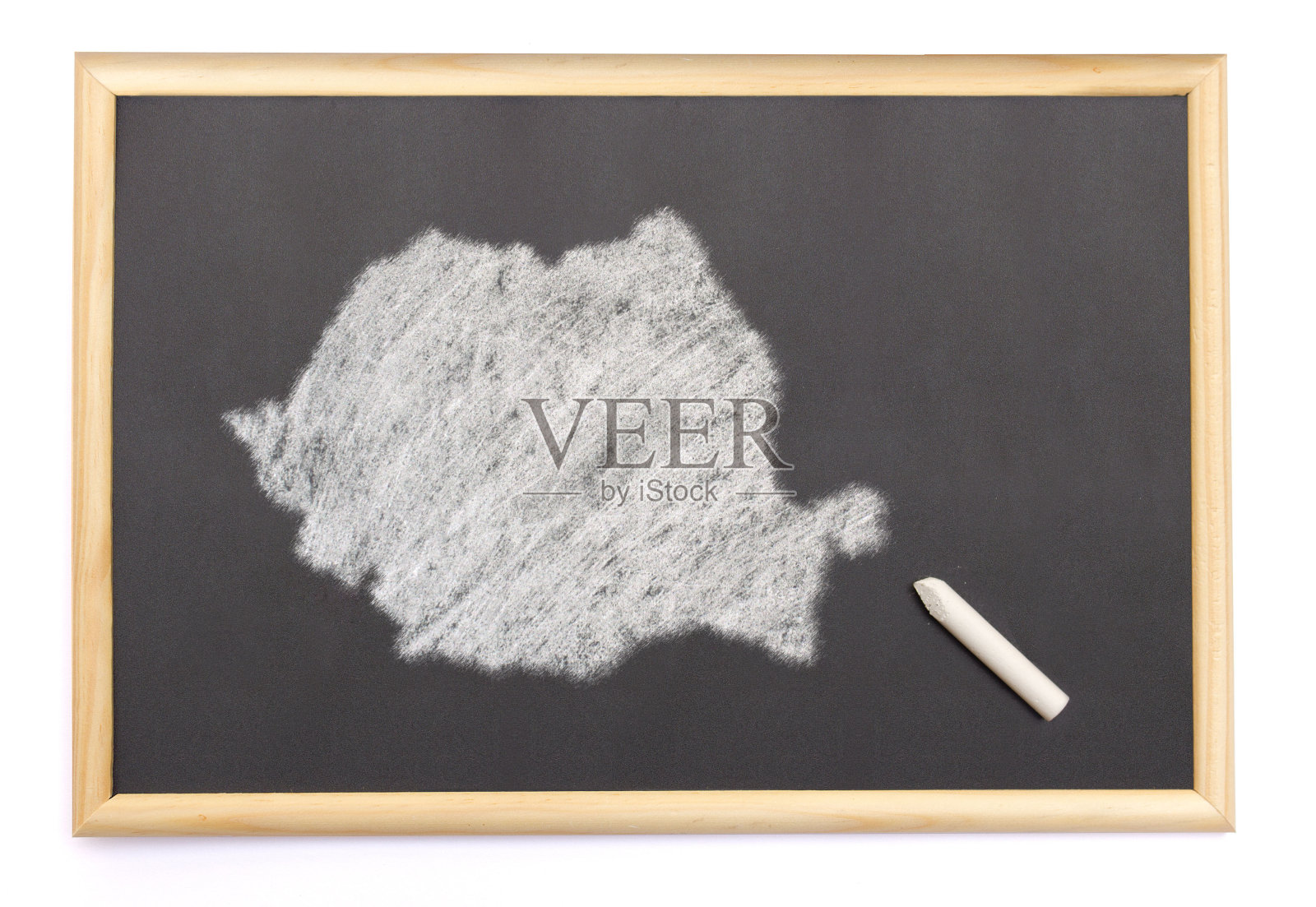 黑板上画着罗马尼亚的形状。照片摄影图片