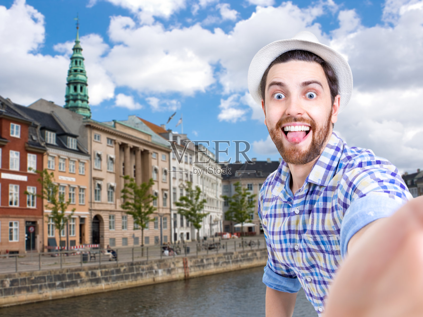 快乐的年轻人在丹麦哥本哈根自拍照片摄影图片