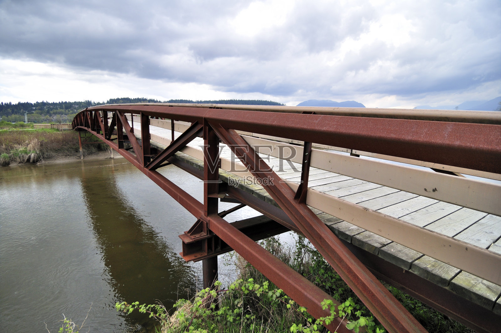 高贵林河上的千年大桥照片摄影图片