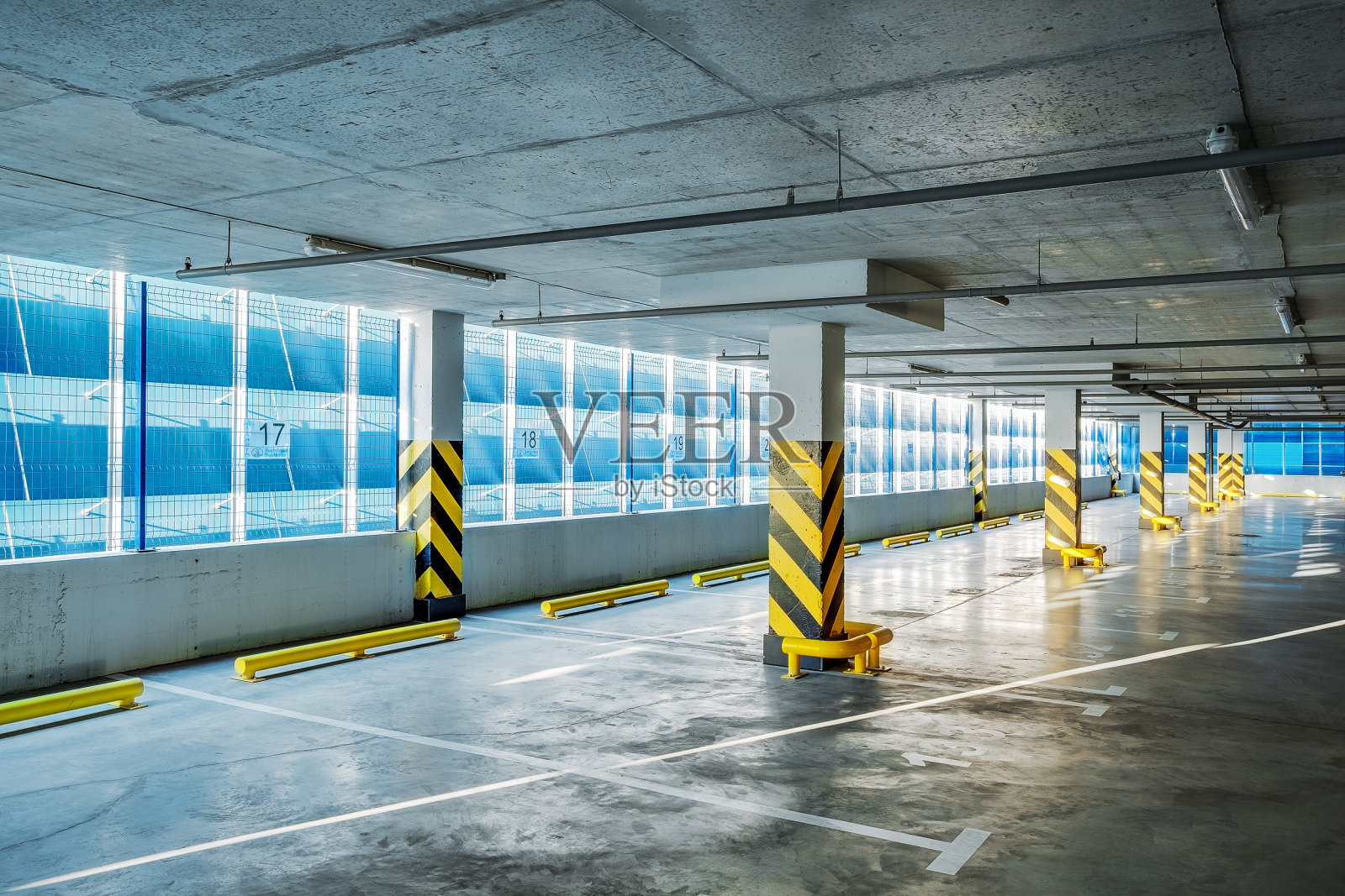 地下停车场，工业室内照片摄影图片