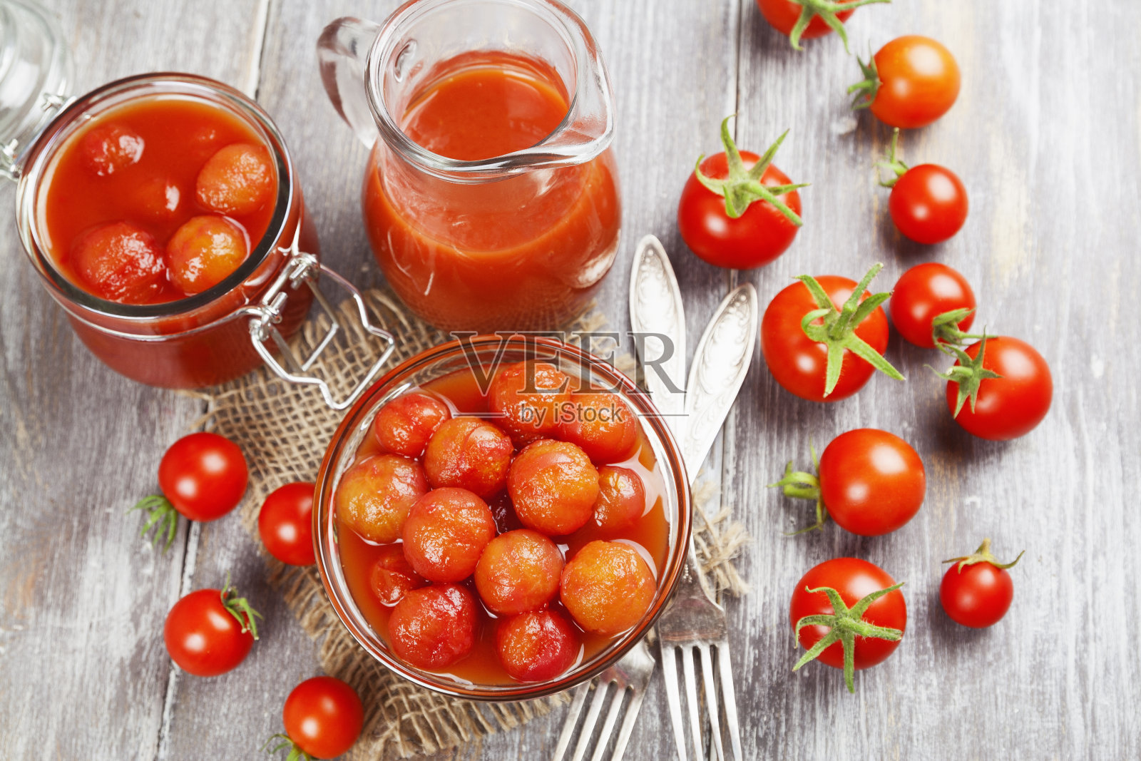 番茄汁浸渍罐装番茄照片摄影图片