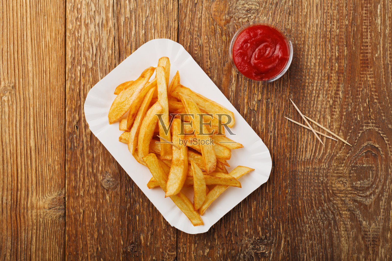 用纸盒盛比利时薯条。照片摄影图片